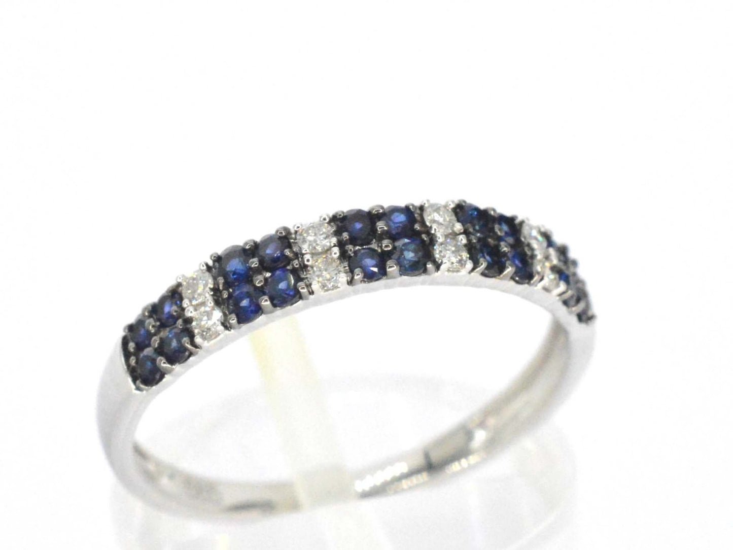 Witgouden ring met diamanten en saffieren