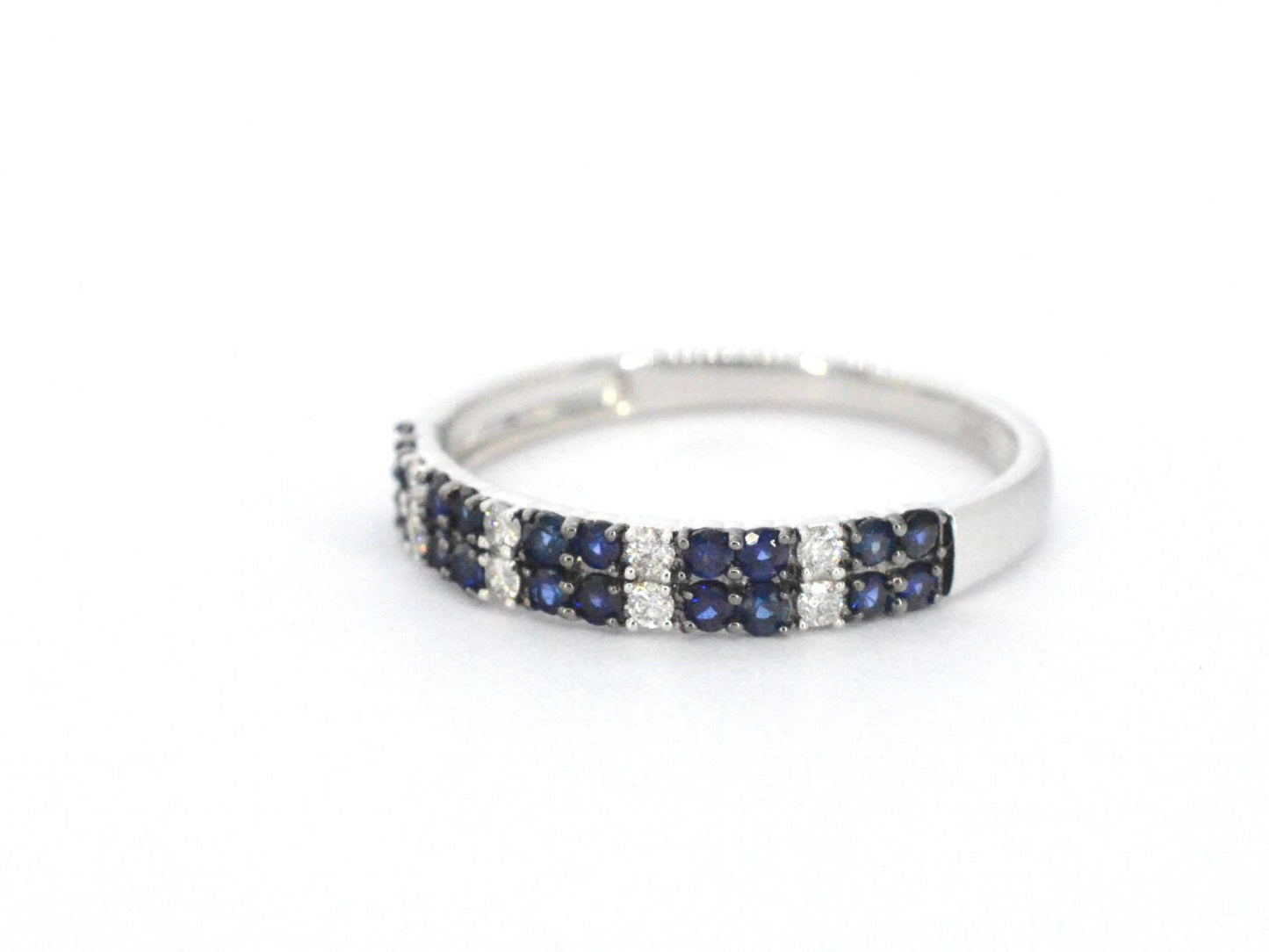 Witgouden ring met diamanten en saffieren