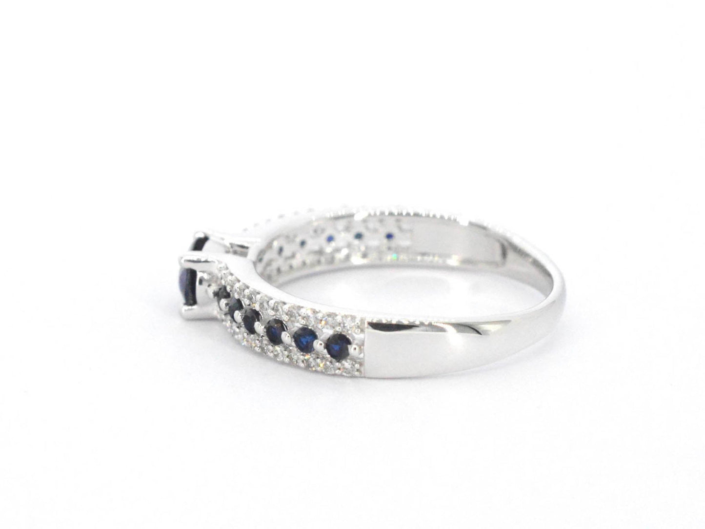 Witgouden ring met diamanten en saffieren