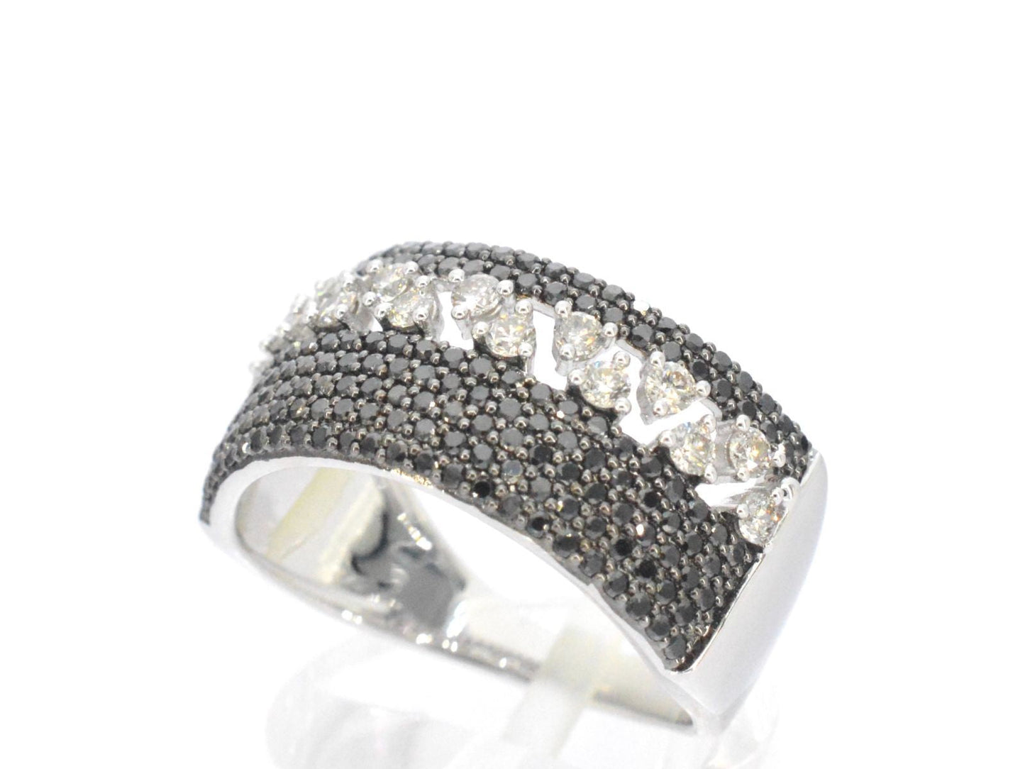 Witgouden ring met zwarte diamanten