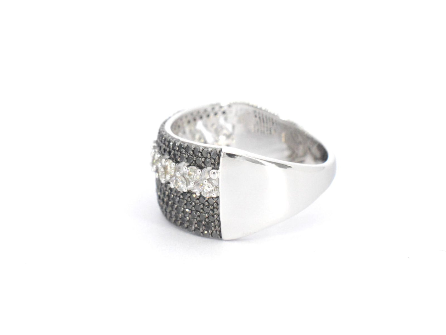 Witgouden ring met zwarte diamanten