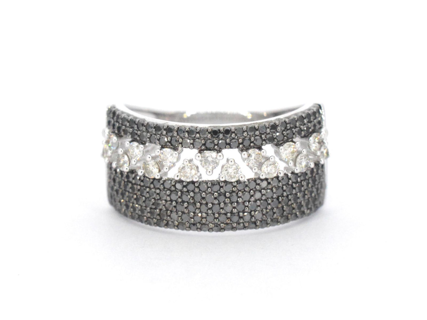 Witgouden ring met zwarte diamanten