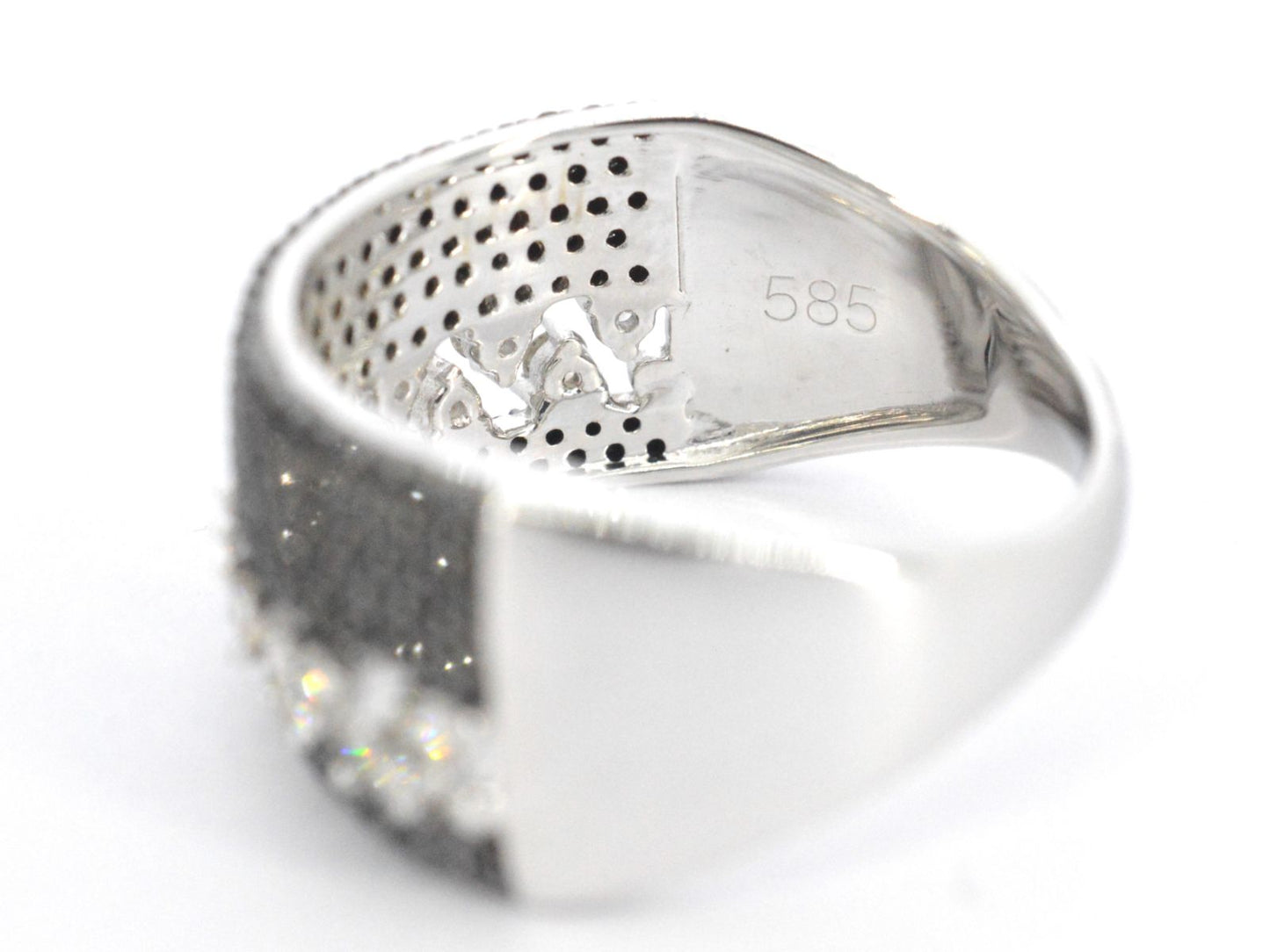 Witgouden ring met zwarte diamanten