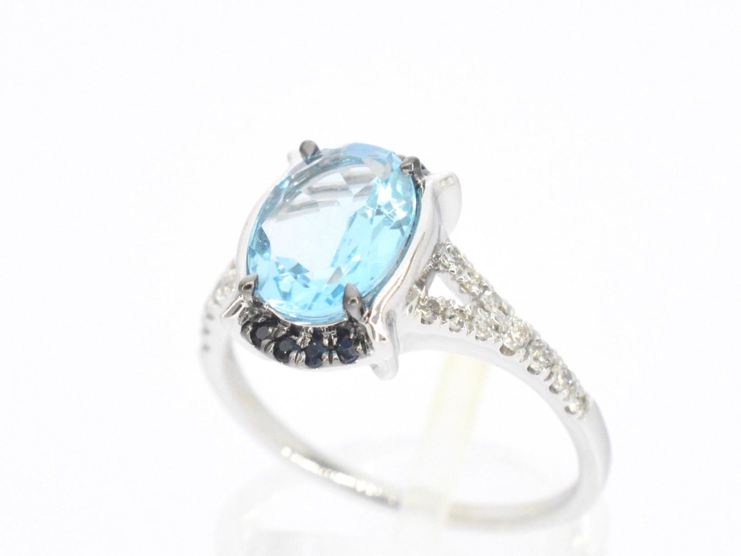 Witgouden ring met diamanten en mooie edelstenen