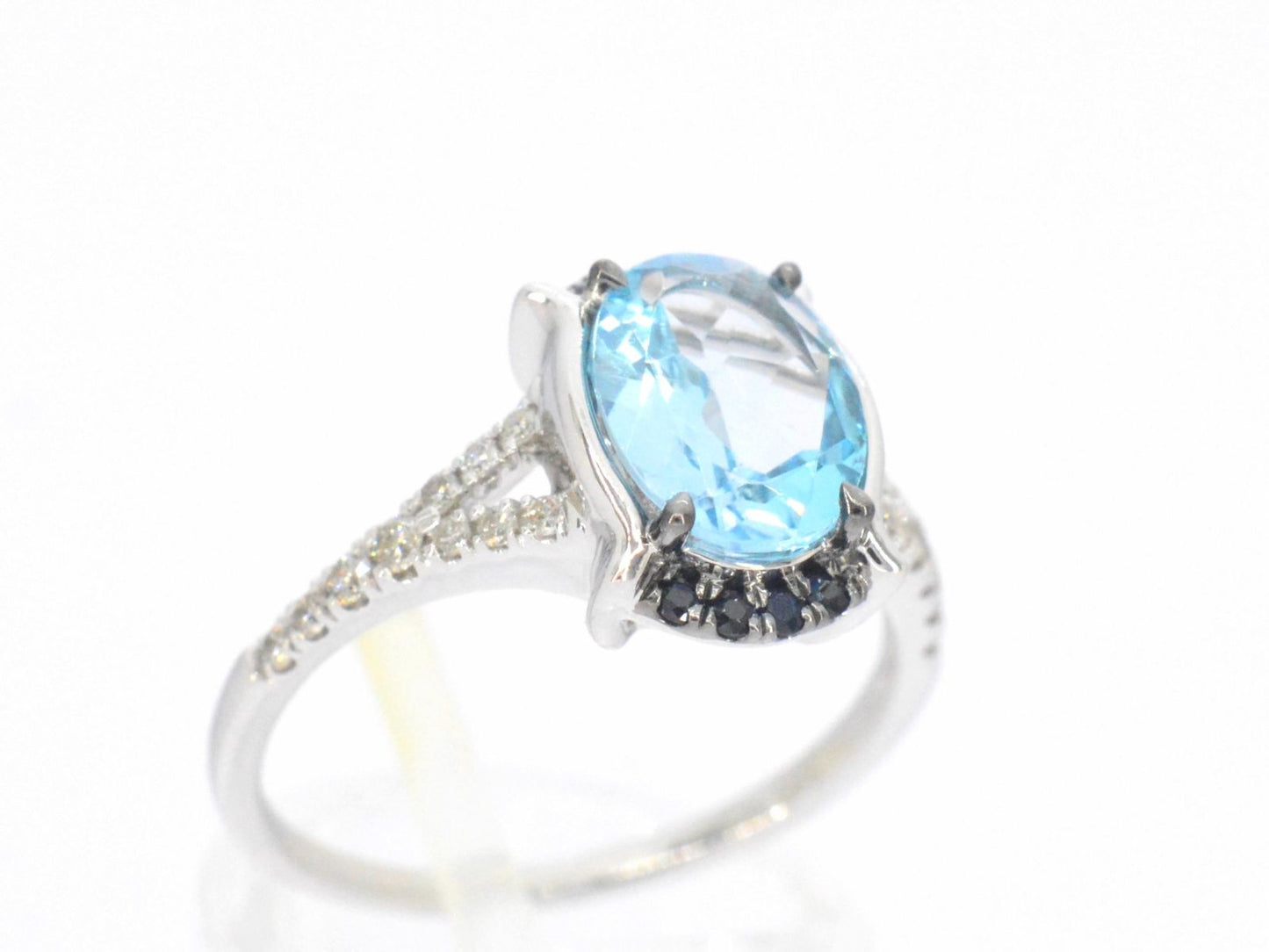 Witgouden ring met diamanten en mooie edelstenen
