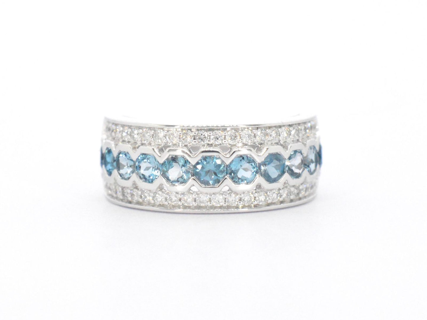 Witgouden pave ring met diamanten en topaas