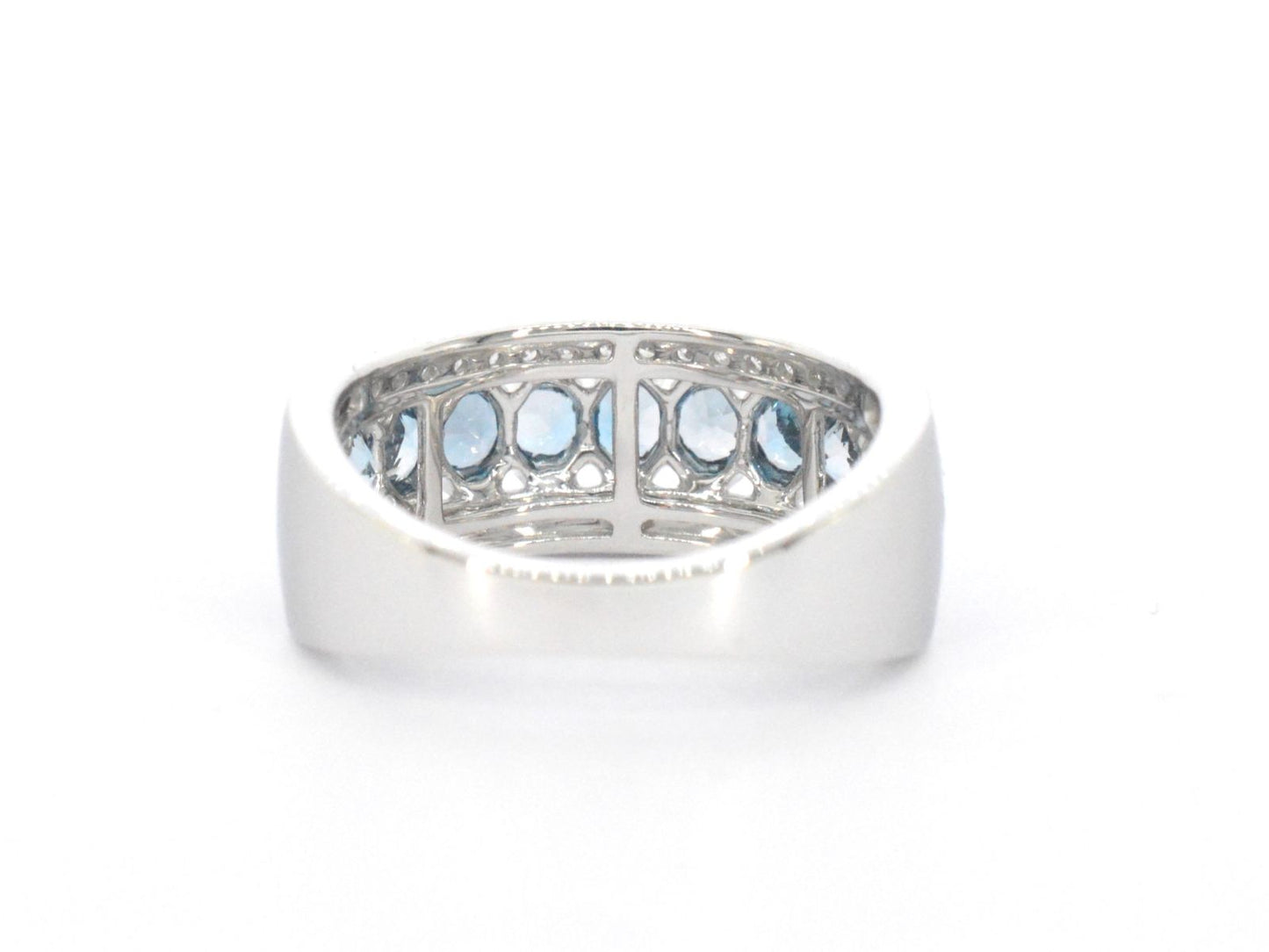 Witgouden pave ring met diamanten en topaas