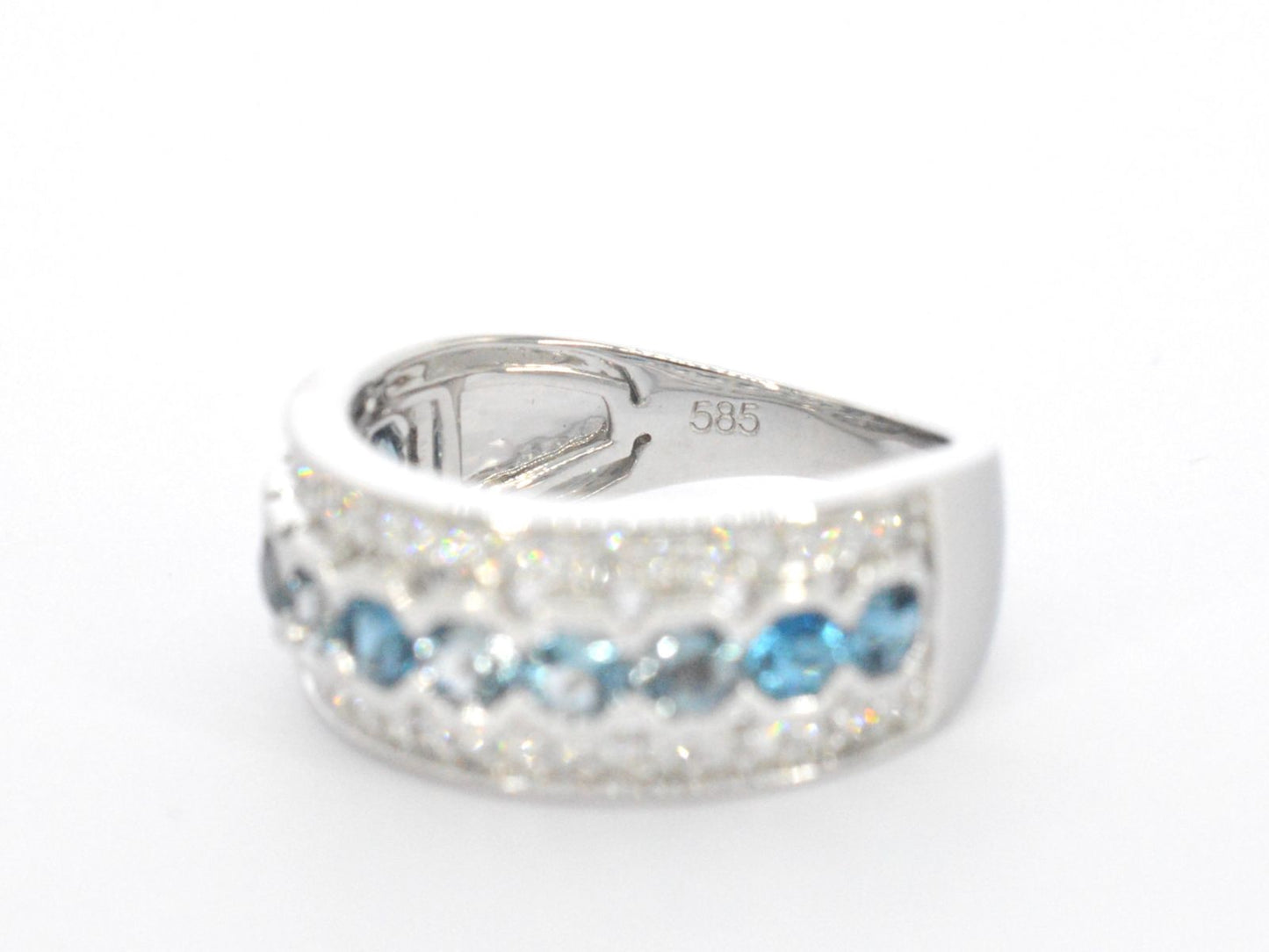 Witgouden pave ring met diamanten en topaas