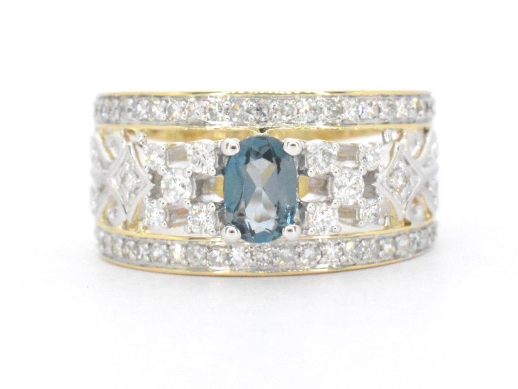 Gouden exclusieve ring vol met diamanten en een edelsteen