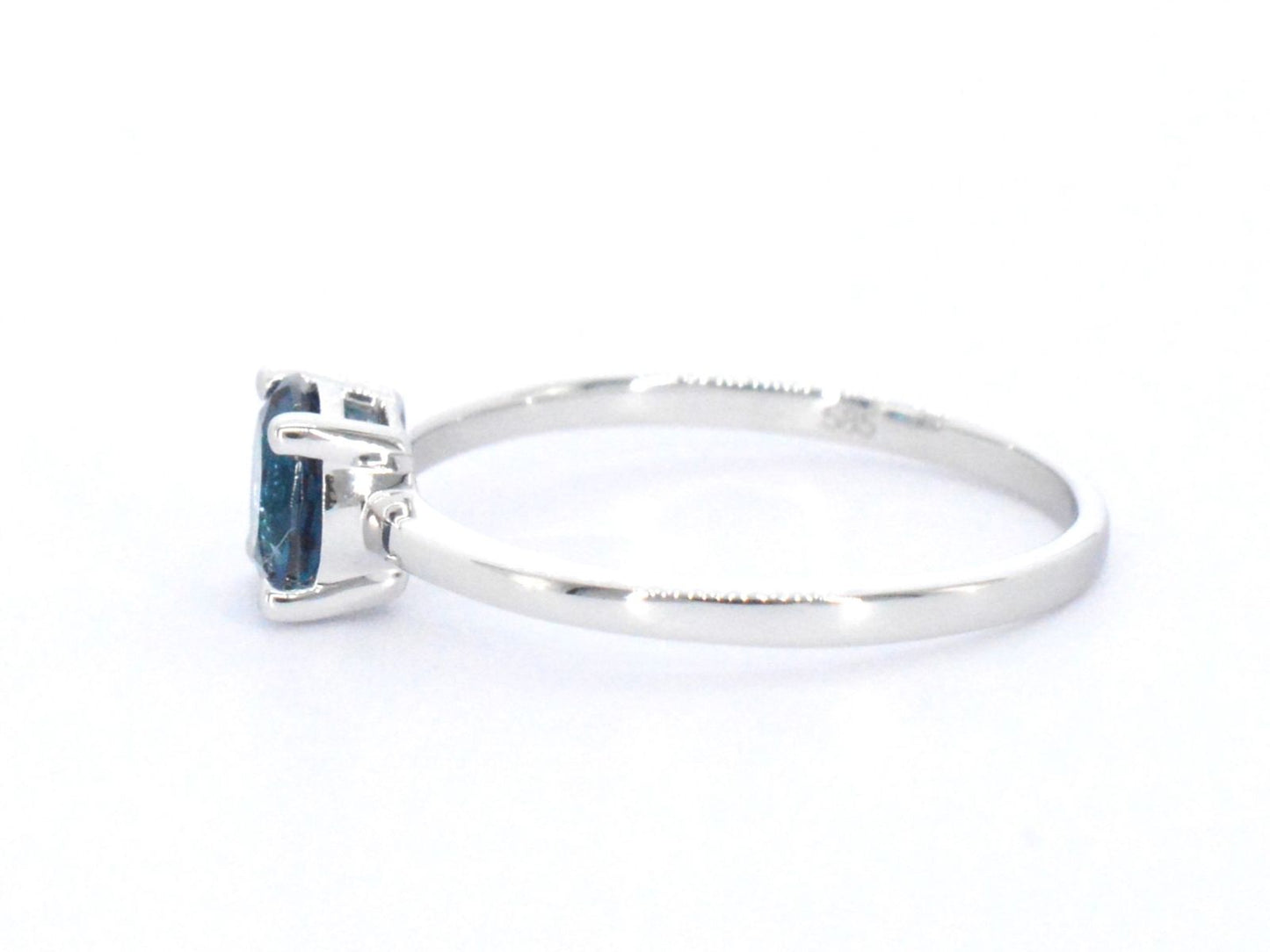 Witgouden ring met topaas