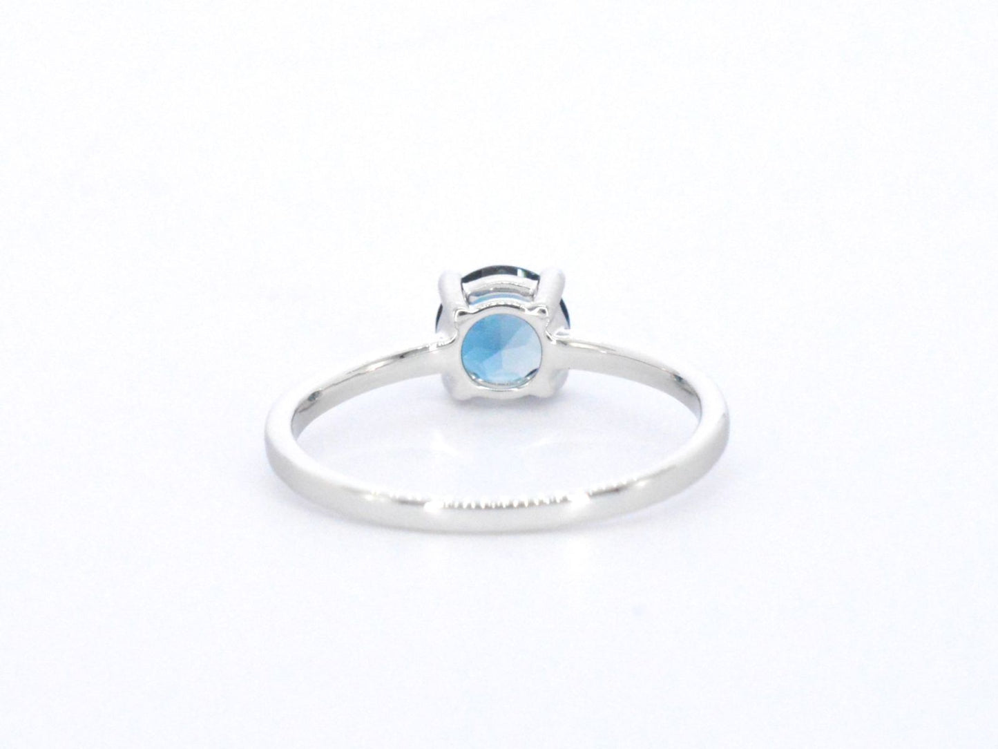Witgouden ring met topaas