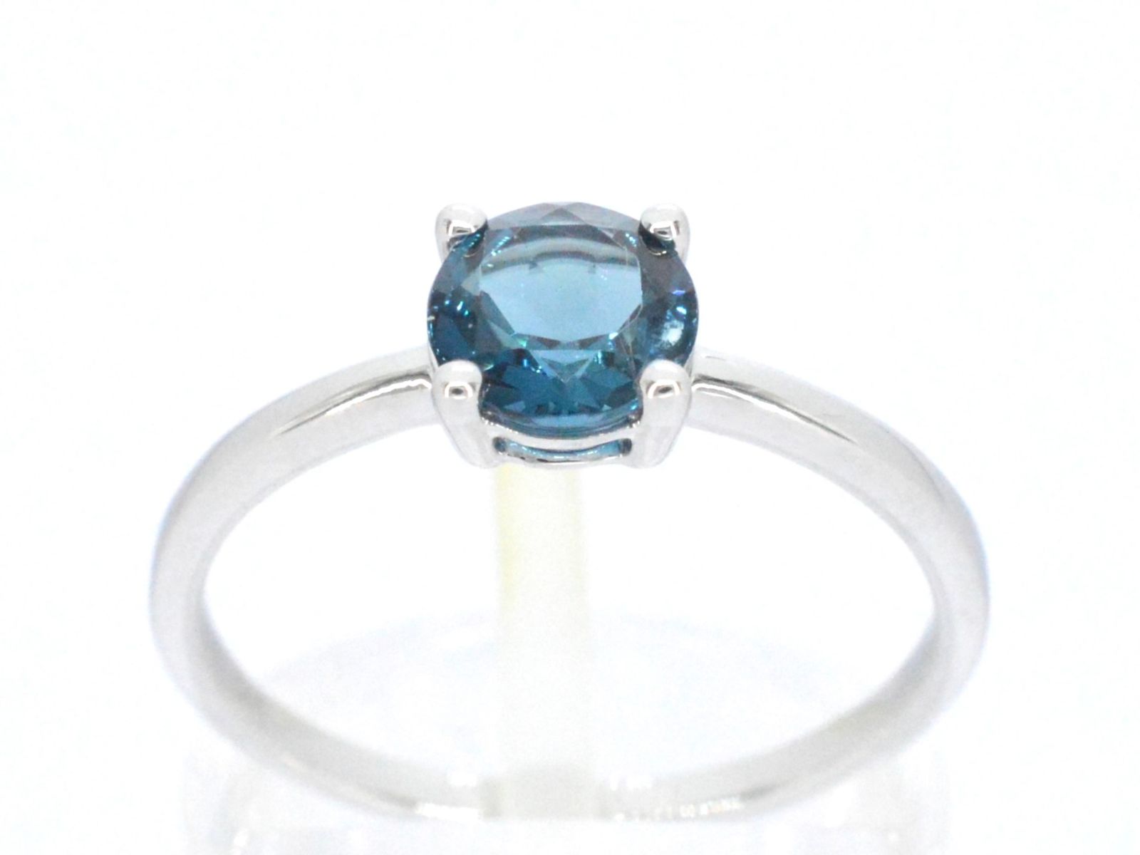 Witgouden ring met topaas