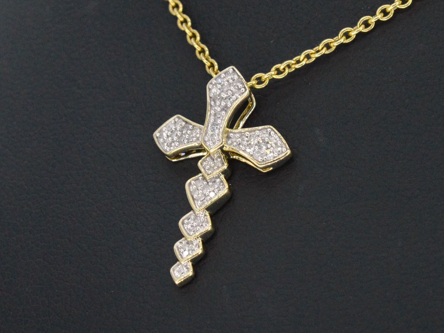 Gouden hanger met diamanten