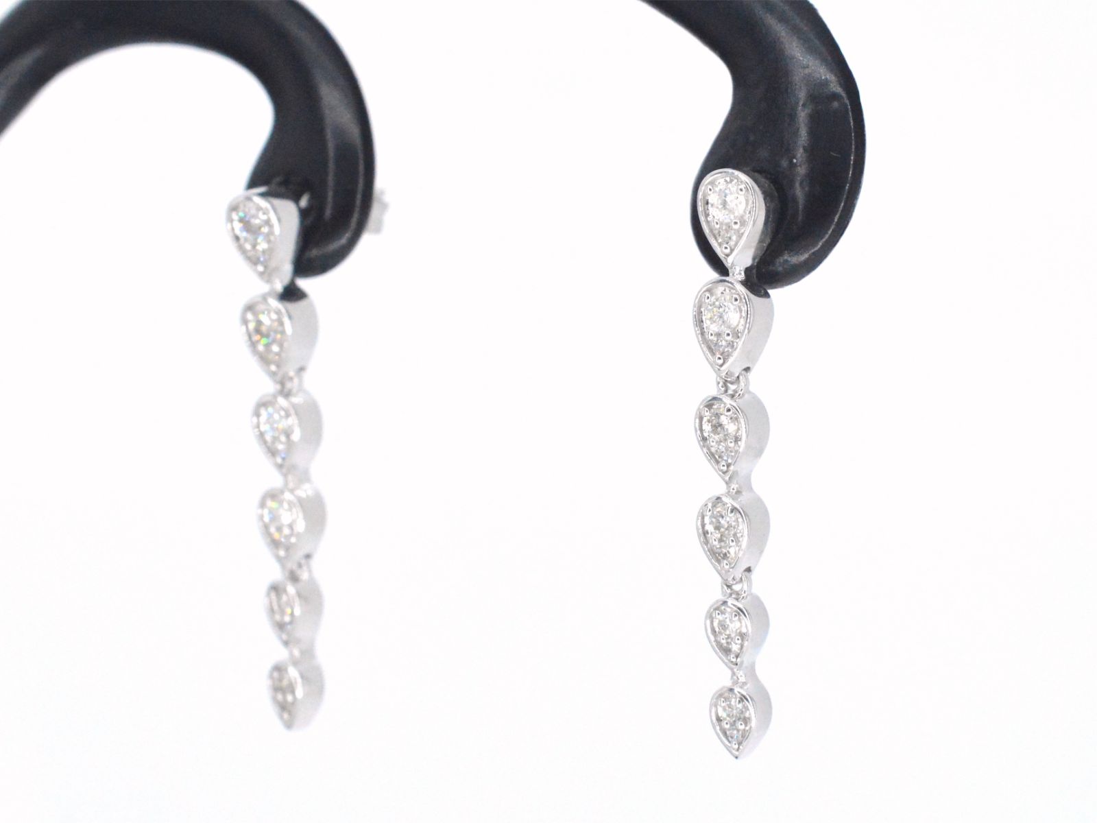 Witgouden oorbellen met diamanten 2338-1