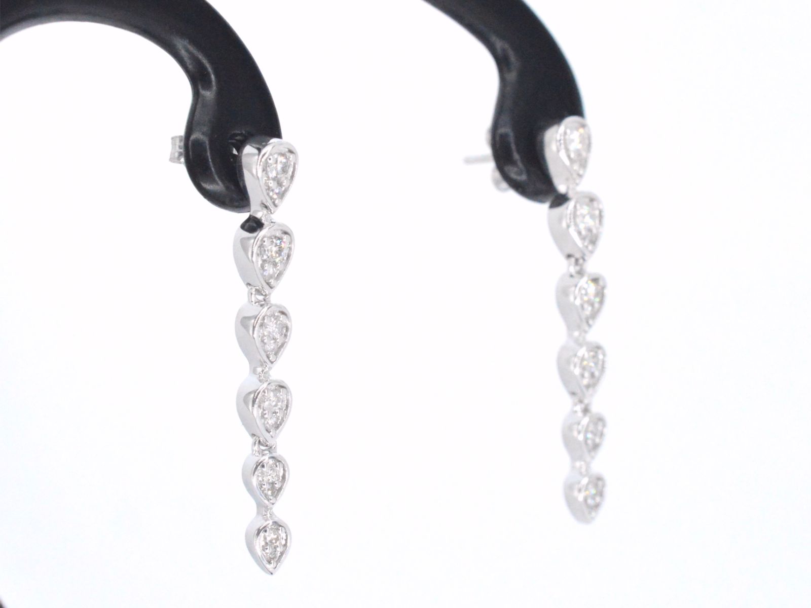 Witgouden oorbellen met diamanten 2338-2