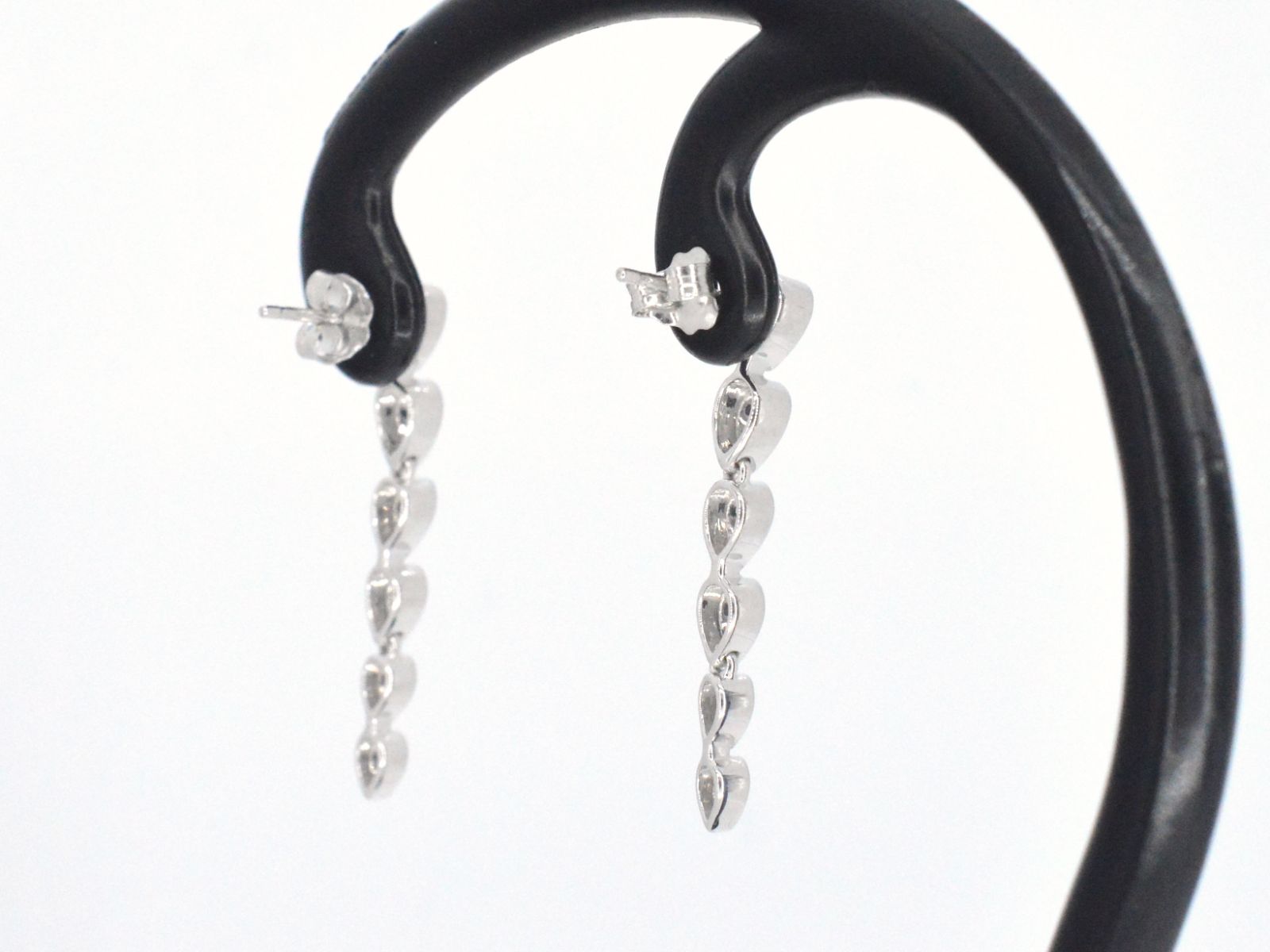 Witgouden oorbellen met diamanten 2338-3