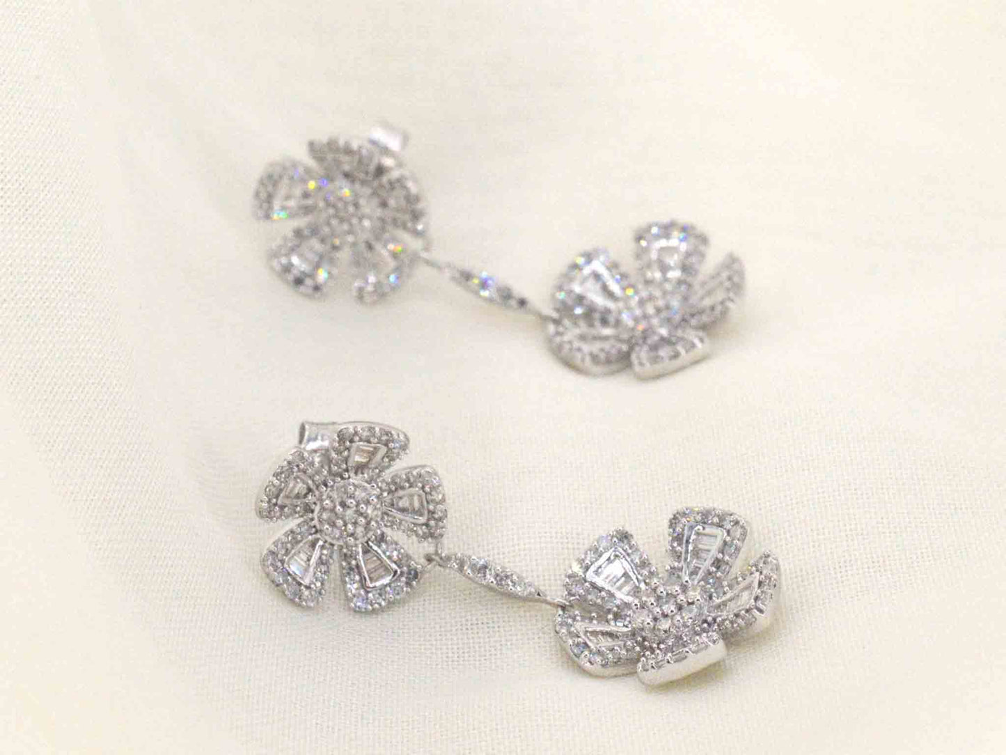 Witgouden oorbellen met 1.50 carat diamanten 2341-3