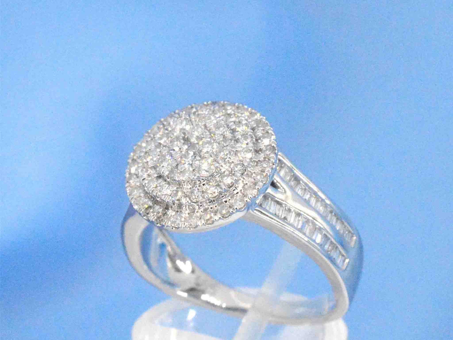 Witgouden entourage ring met 1.00 carat diamanten