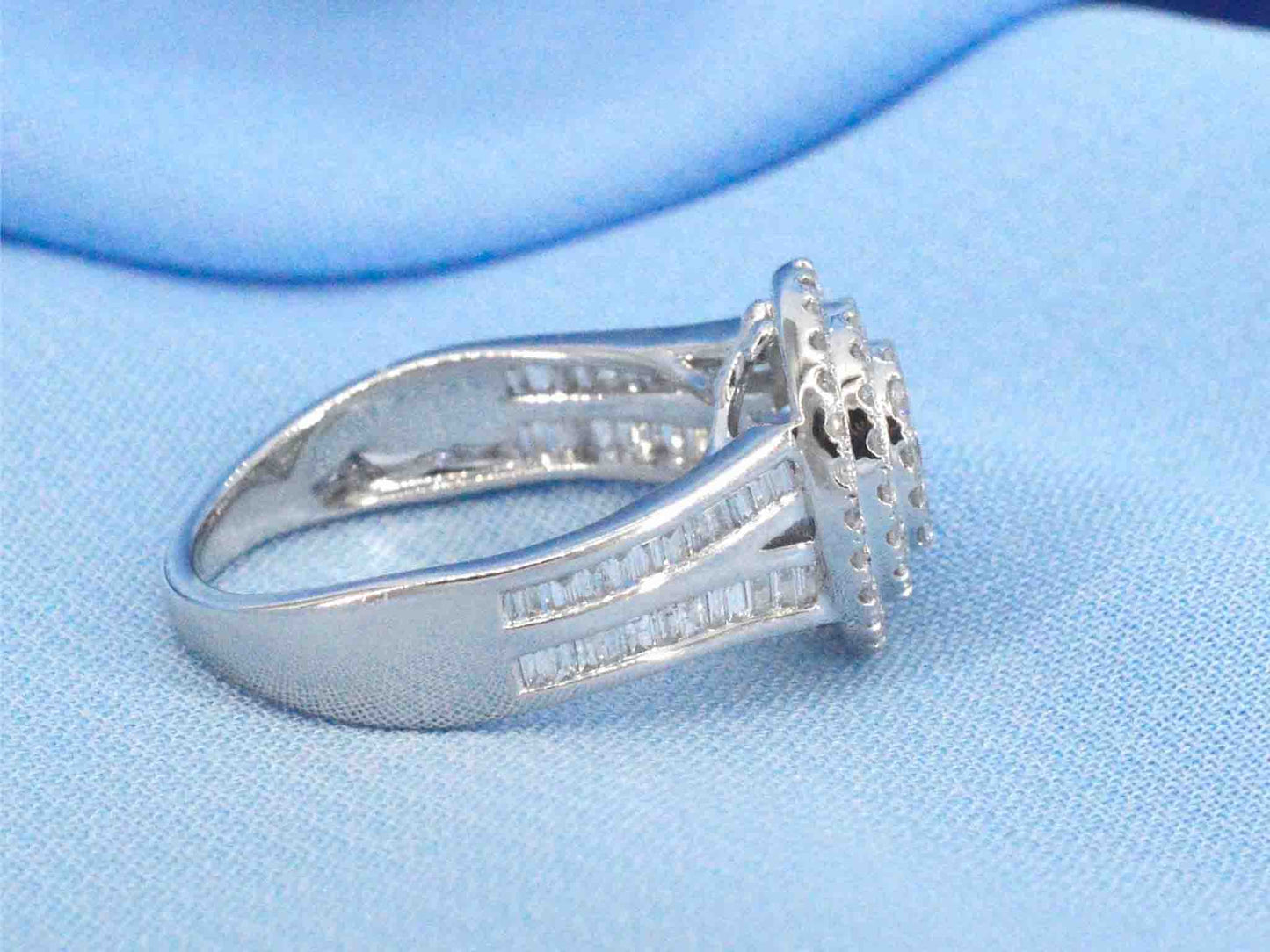 Witgouden entourage ring met 1.00 carat diamanten