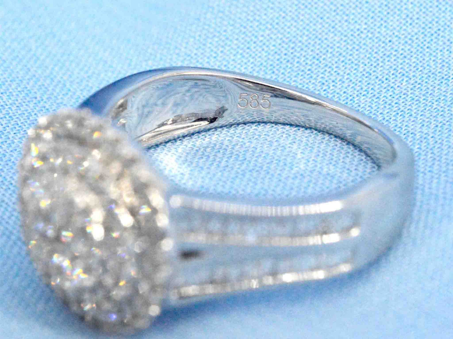 Witgouden entourage ring met 1.00 carat diamanten