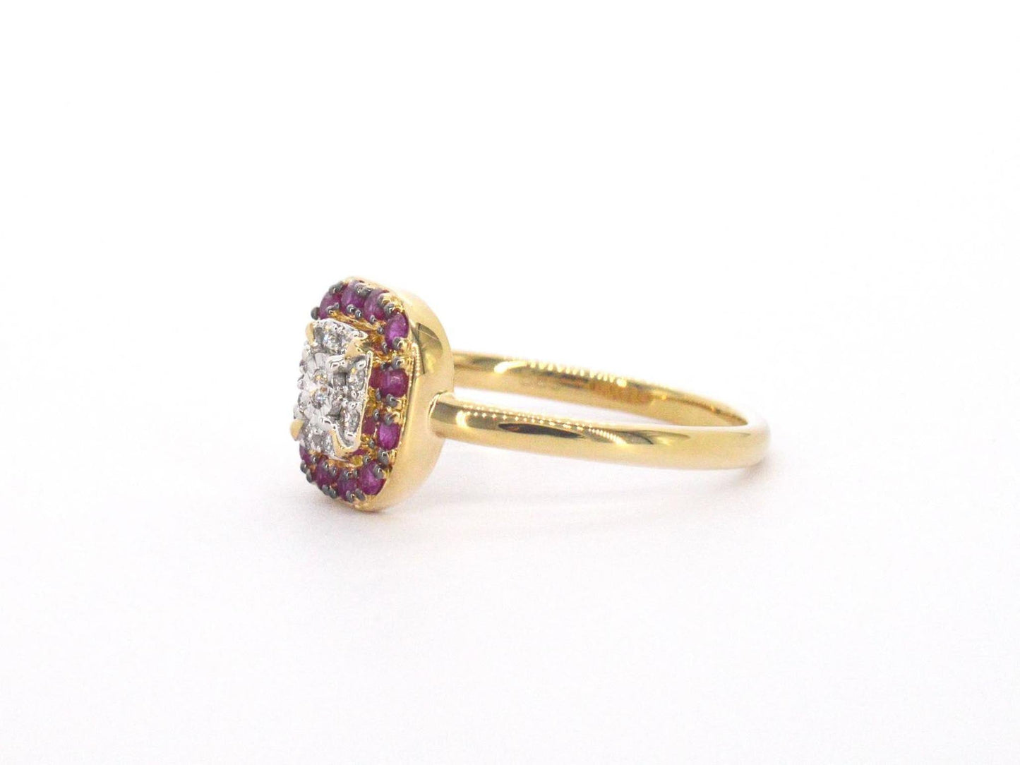 Geelgouden ring met diamanten en robijn