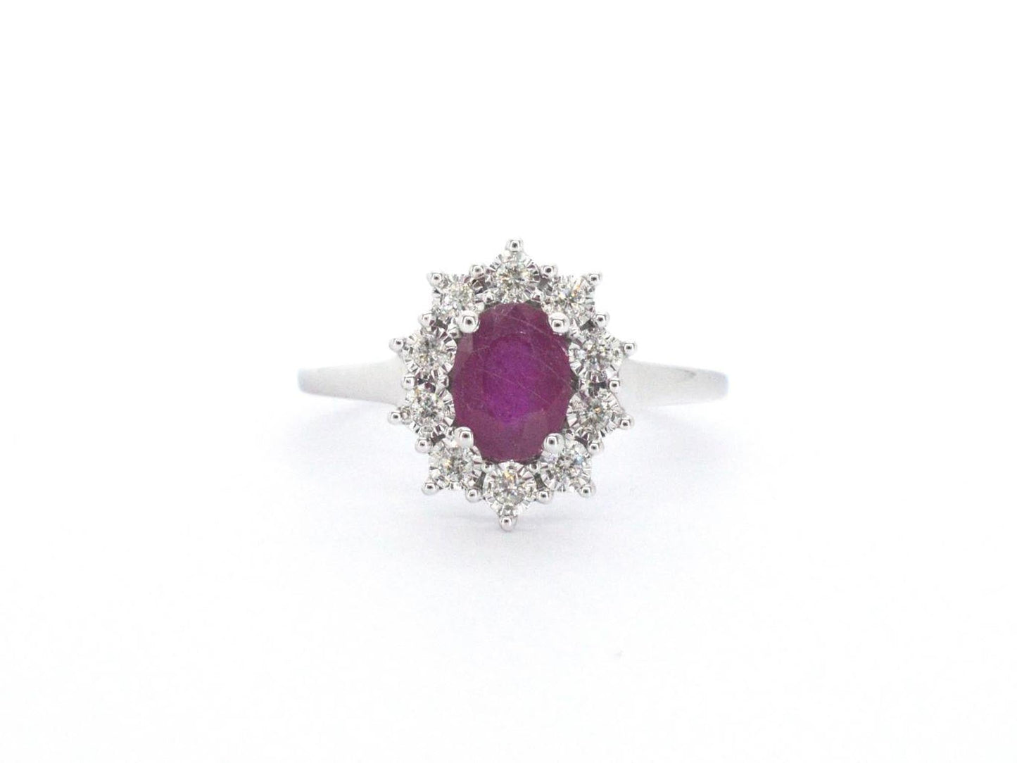 Witgouden entourage ring met robijn en diamanten