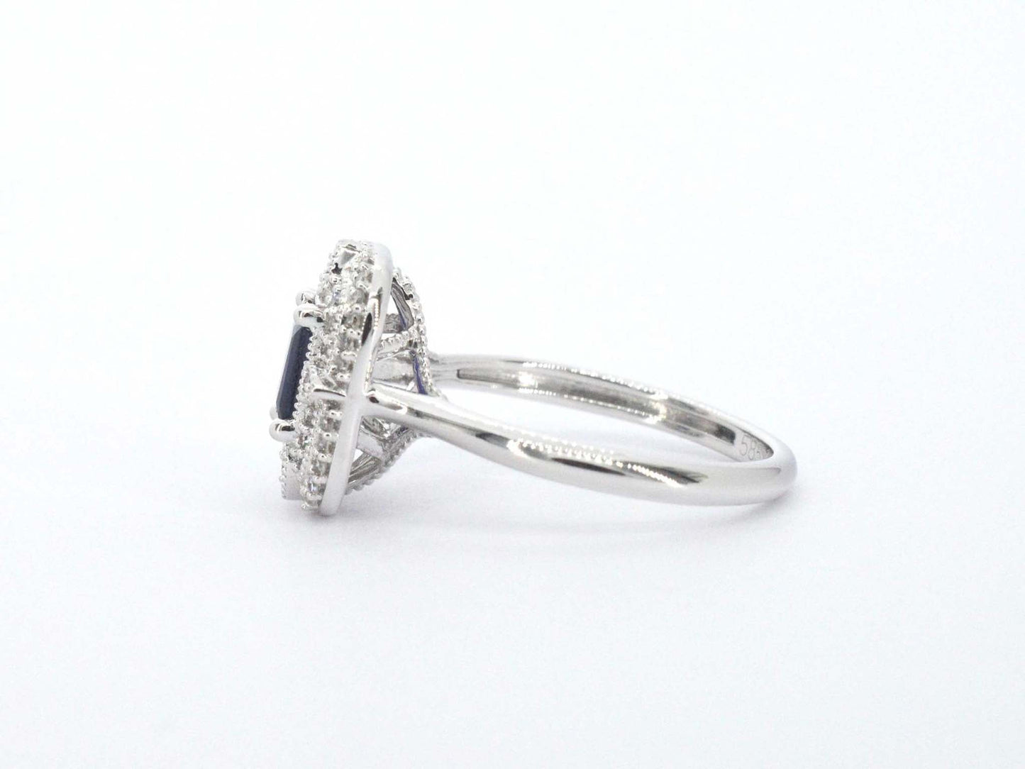 Witgouden design ring met een saffier en diamanten