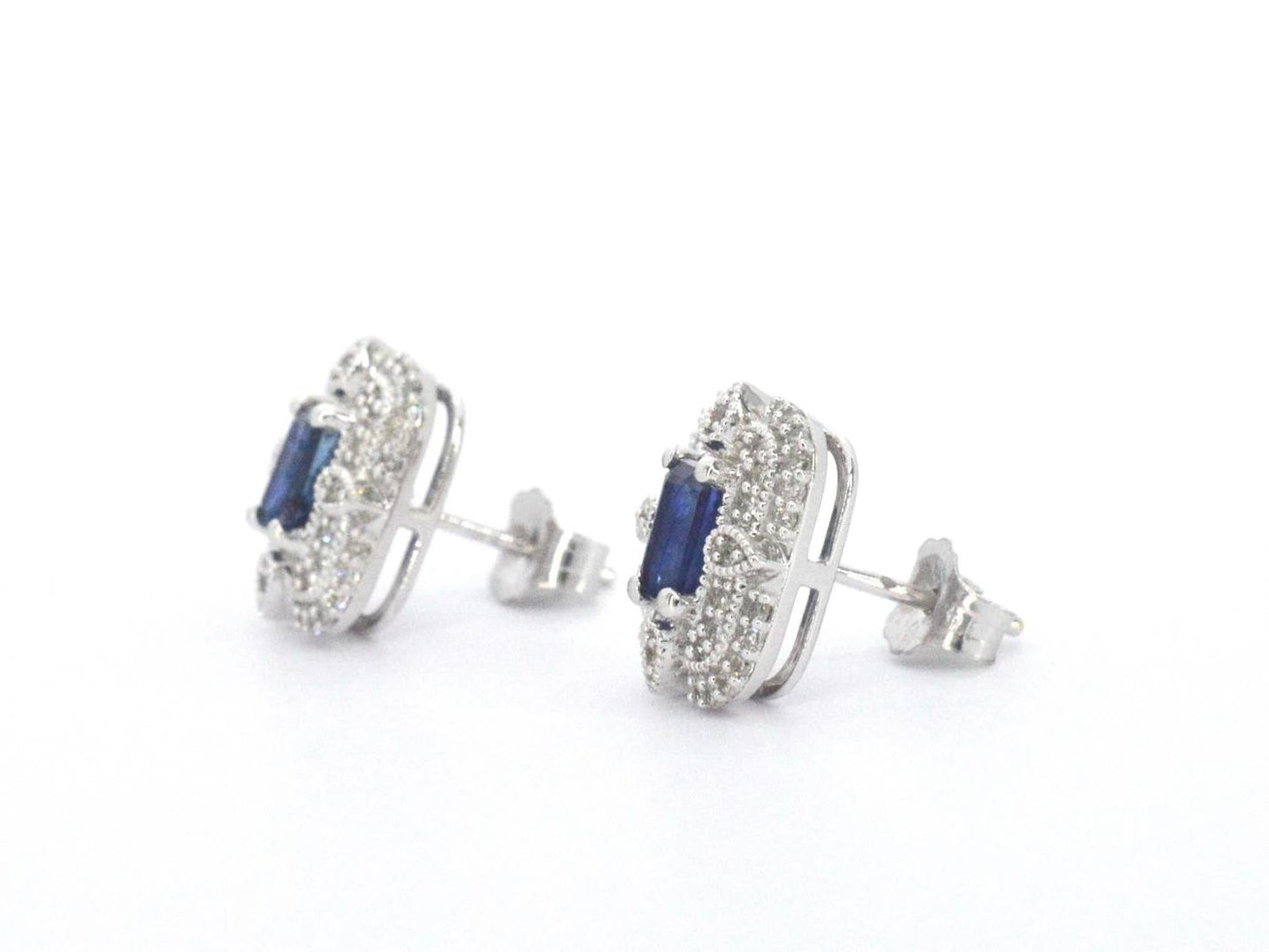 Witgouden design oorbellen met diamanten en saffier