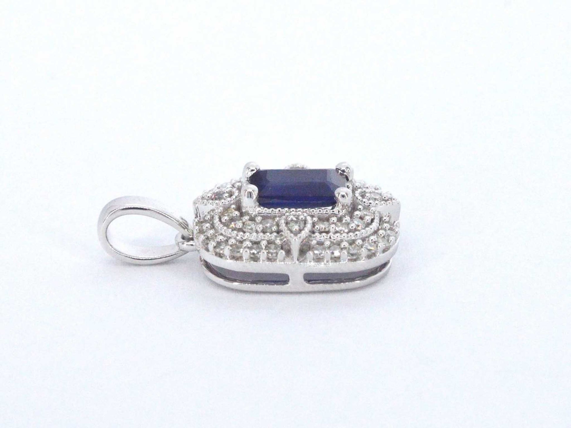 Witgouden hanger met diamanten en saffier 2350-4