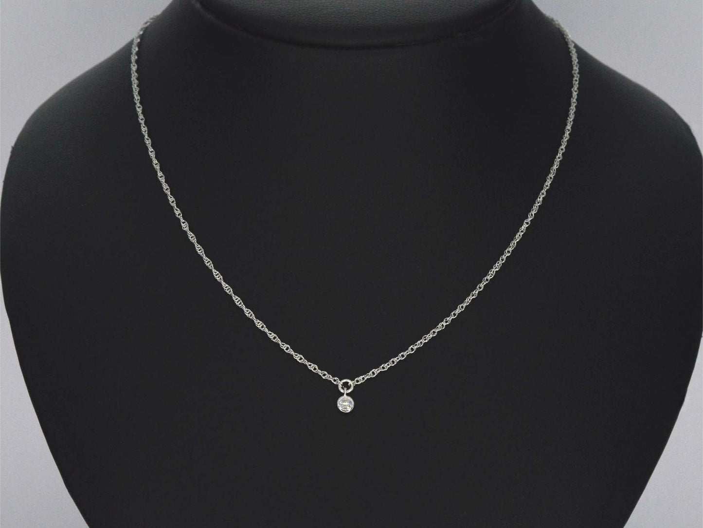 Witgouden collier met diamant
