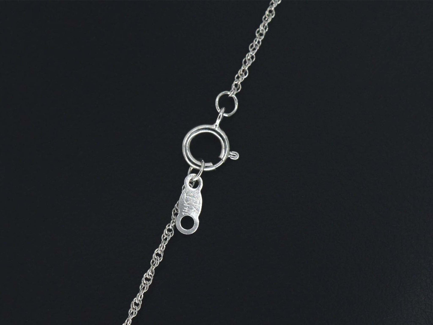 Witgouden collier met diamant