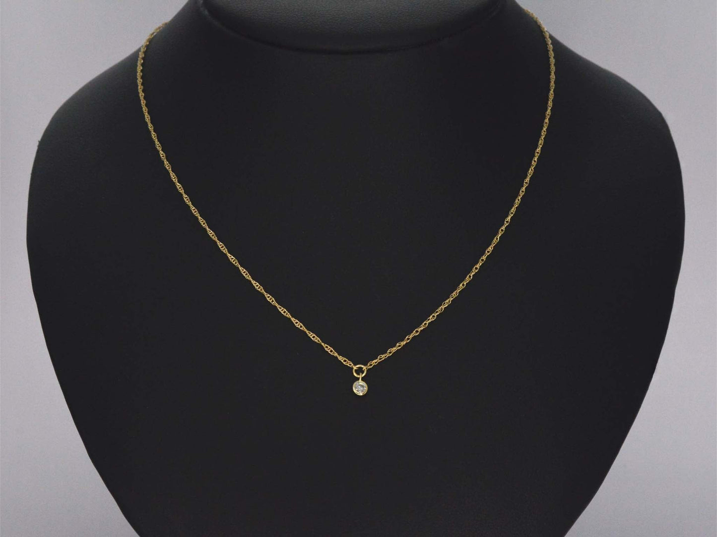 Geelgouden collier met diamant