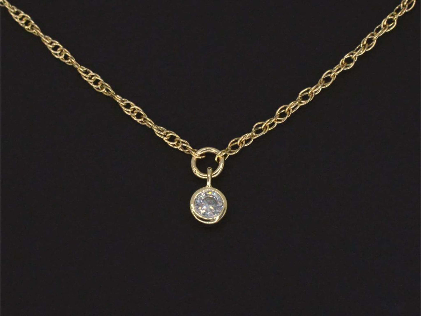 Geelgouden collier met diamant
