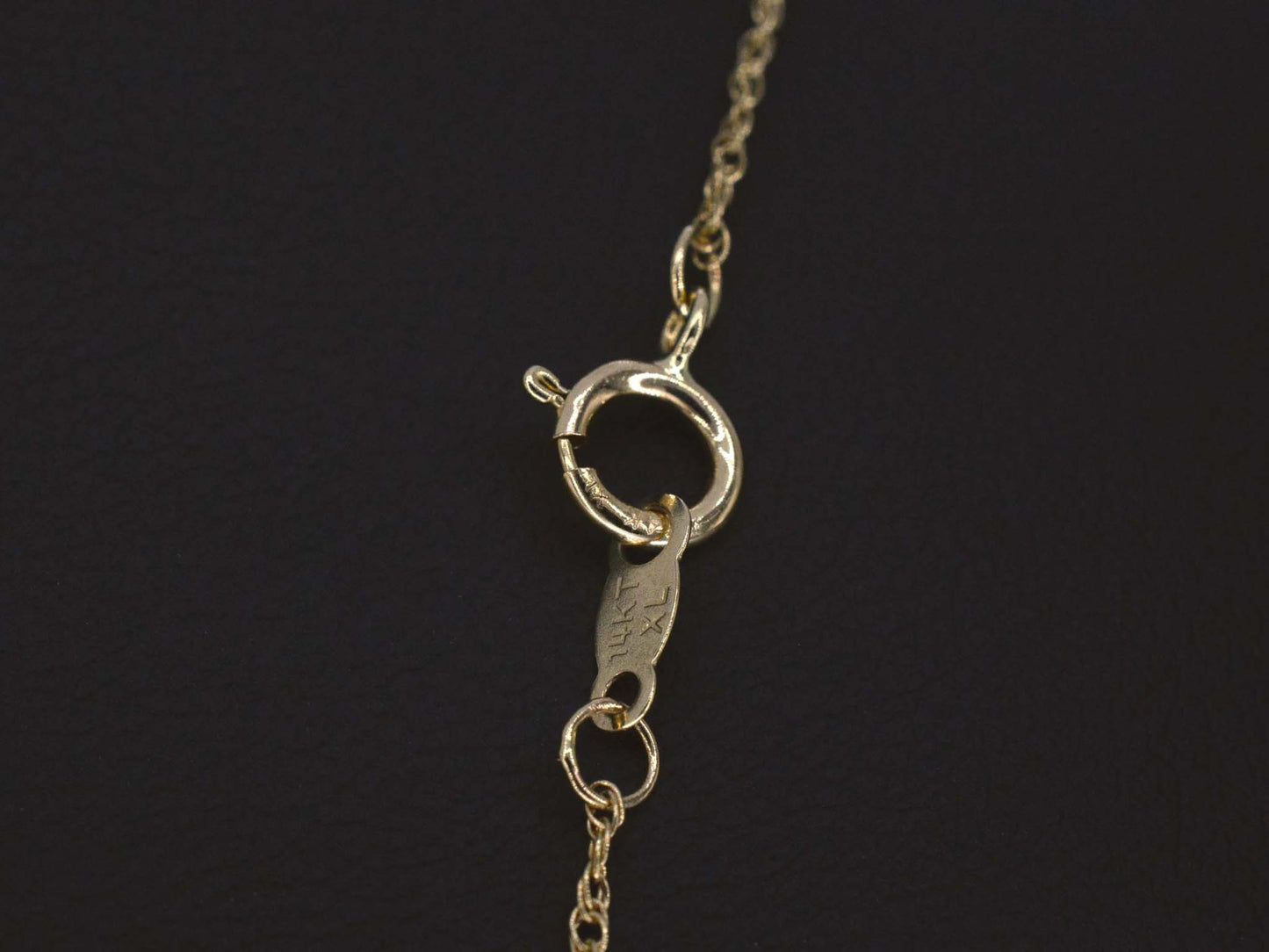 Geelgouden collier met diamant