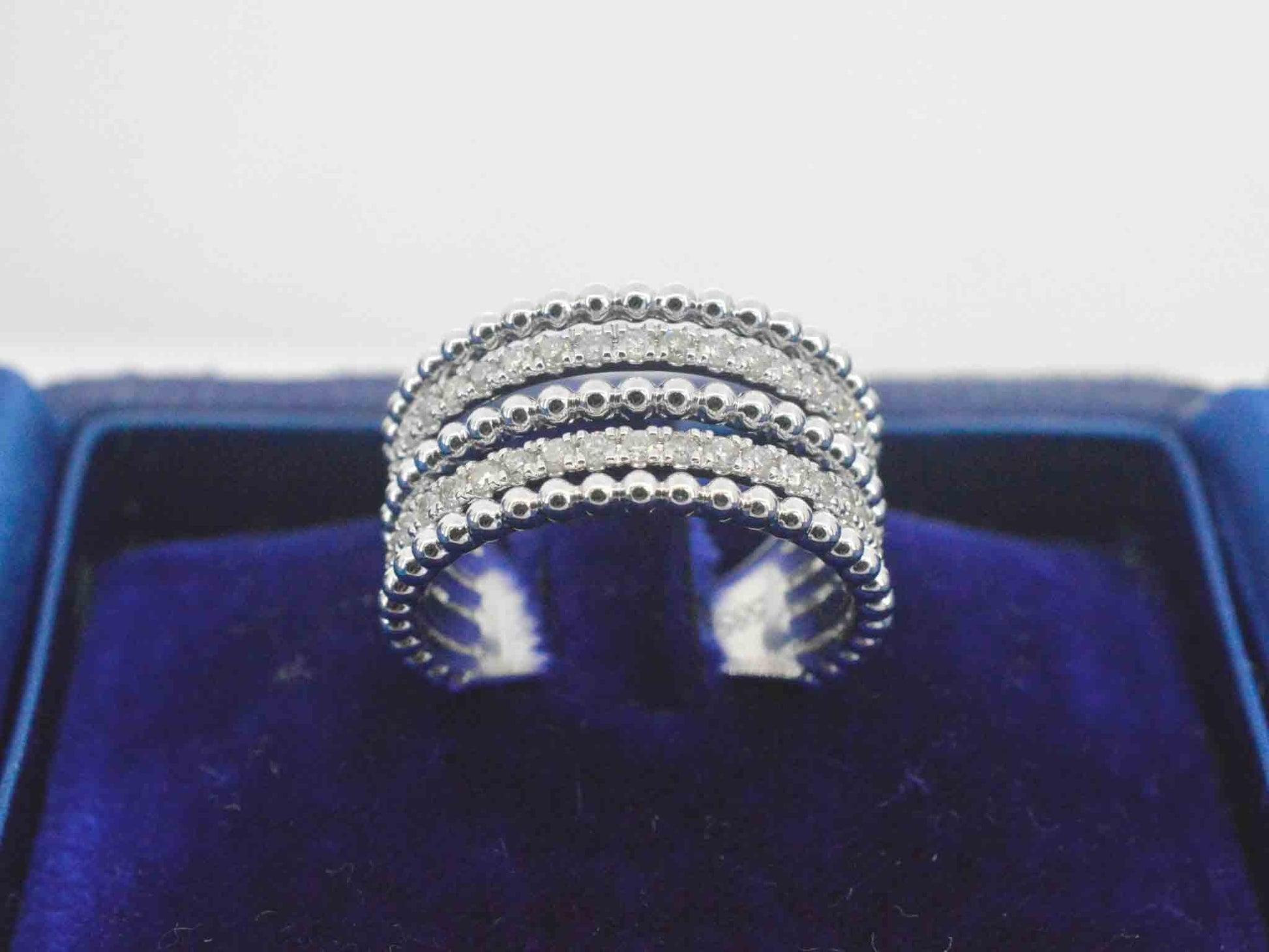 Witgouden rijring met diamanten