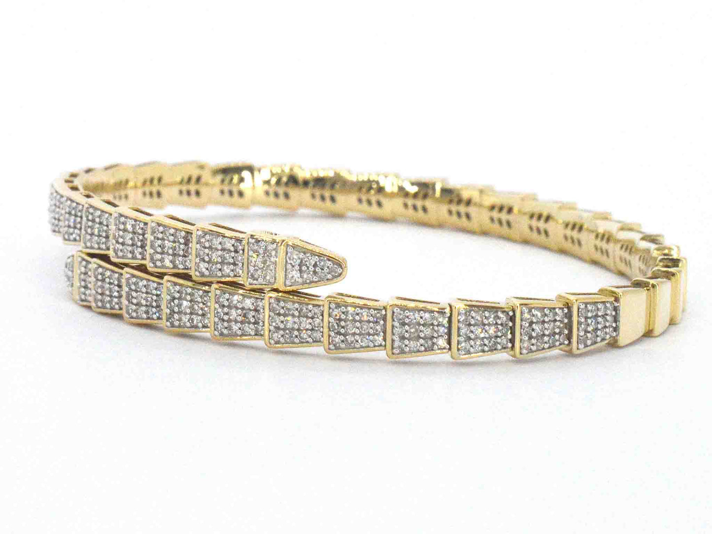Geelgouden armband van slangen model met natuurlijke diamanten