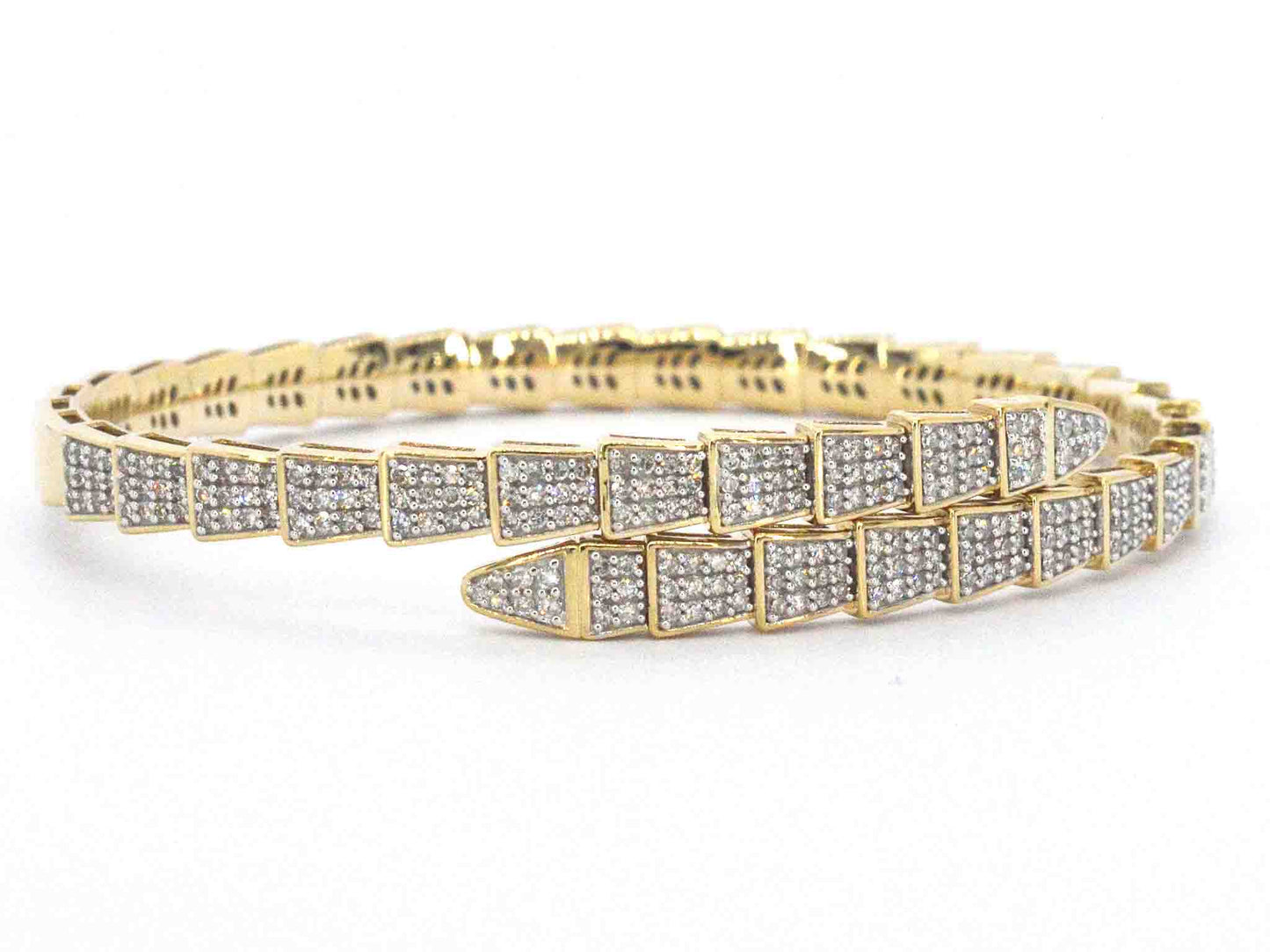 Geelgouden armband van slangen model met natuurlijke diamanten