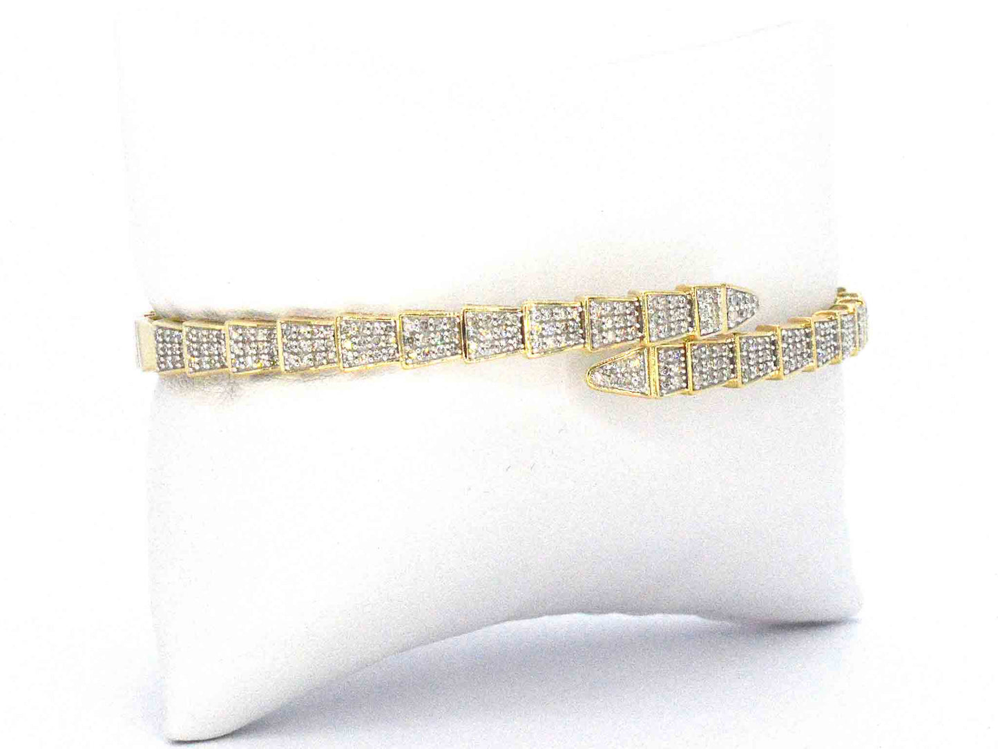 Geelgouden armband van slangen model met natuurlijke diamanten