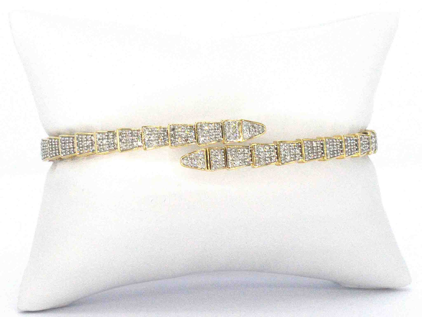 Geelgouden armband van slangen model met natuurlijke diamanten