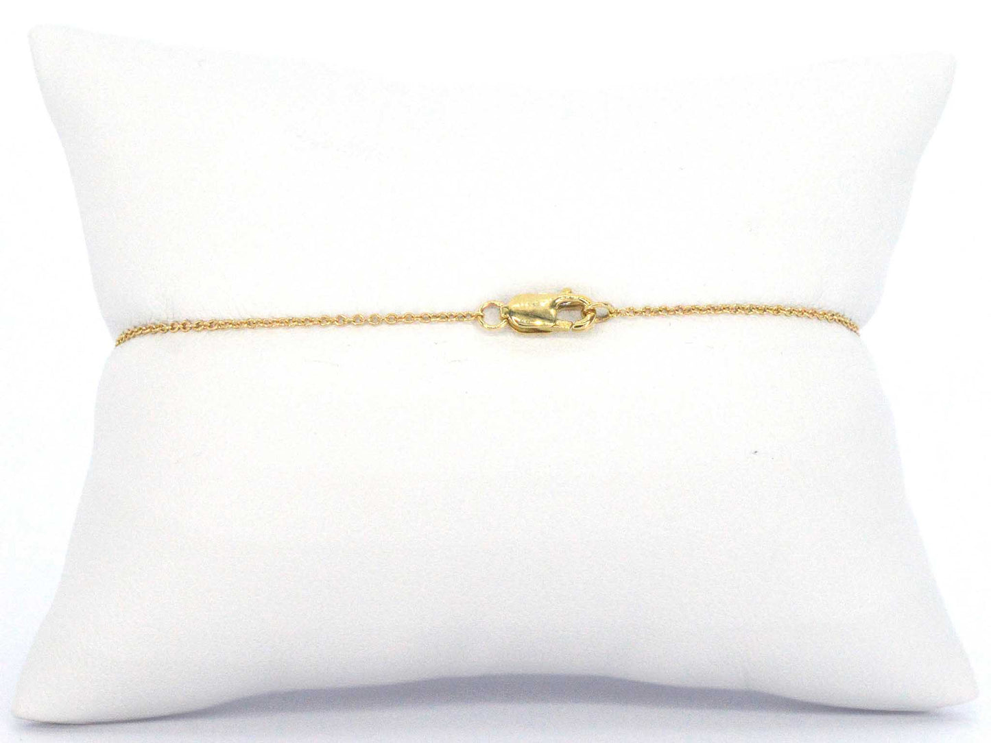 Gouden armband met diamanten in een rij gezet