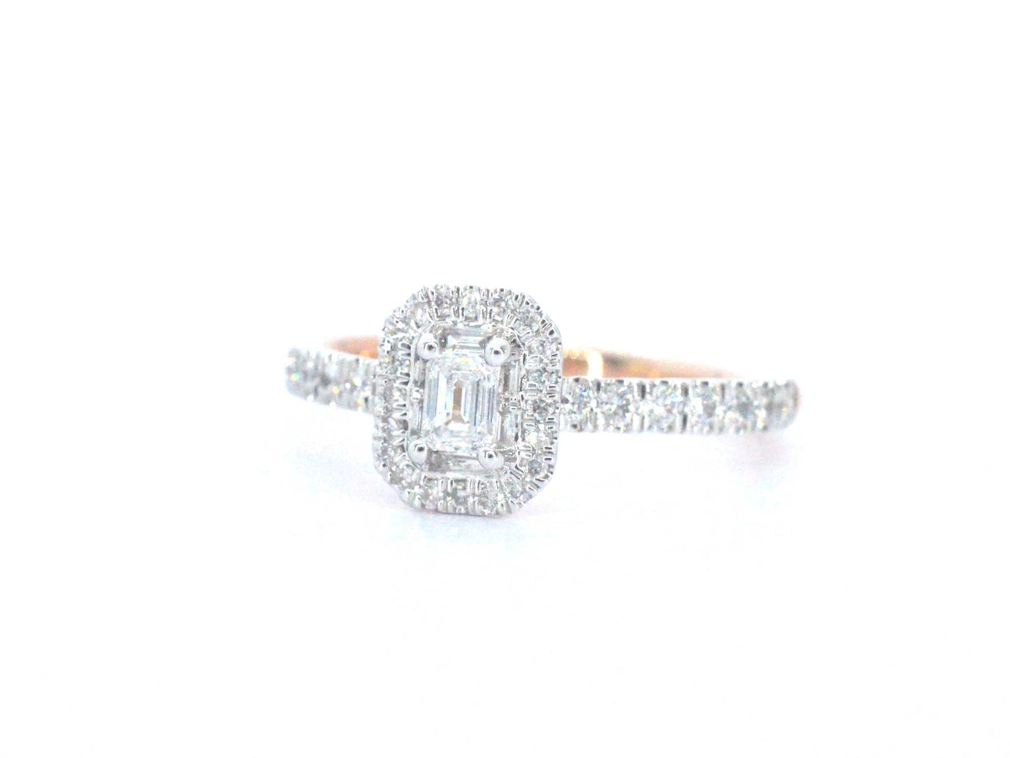 Rosegouden ring met natuurlijke baguette en briljant geslepen diamanten