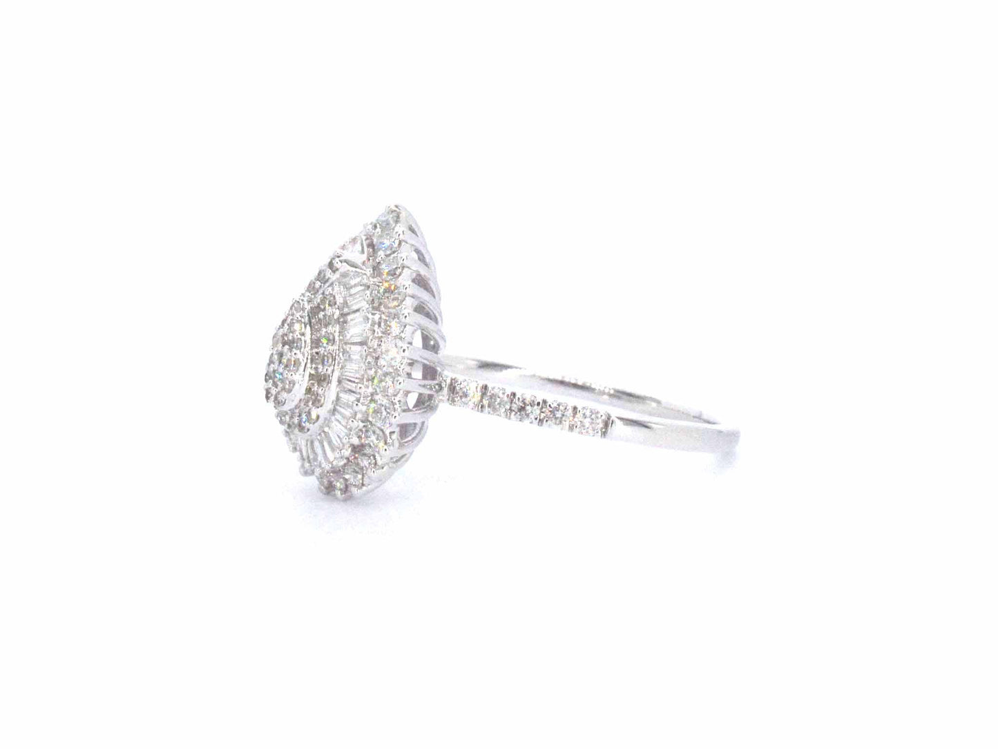 Witgouden entourage ring met natuurlijke diamanten