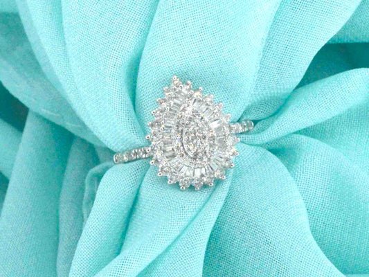 Witgouden entourage ring met natuurlijke diamanten