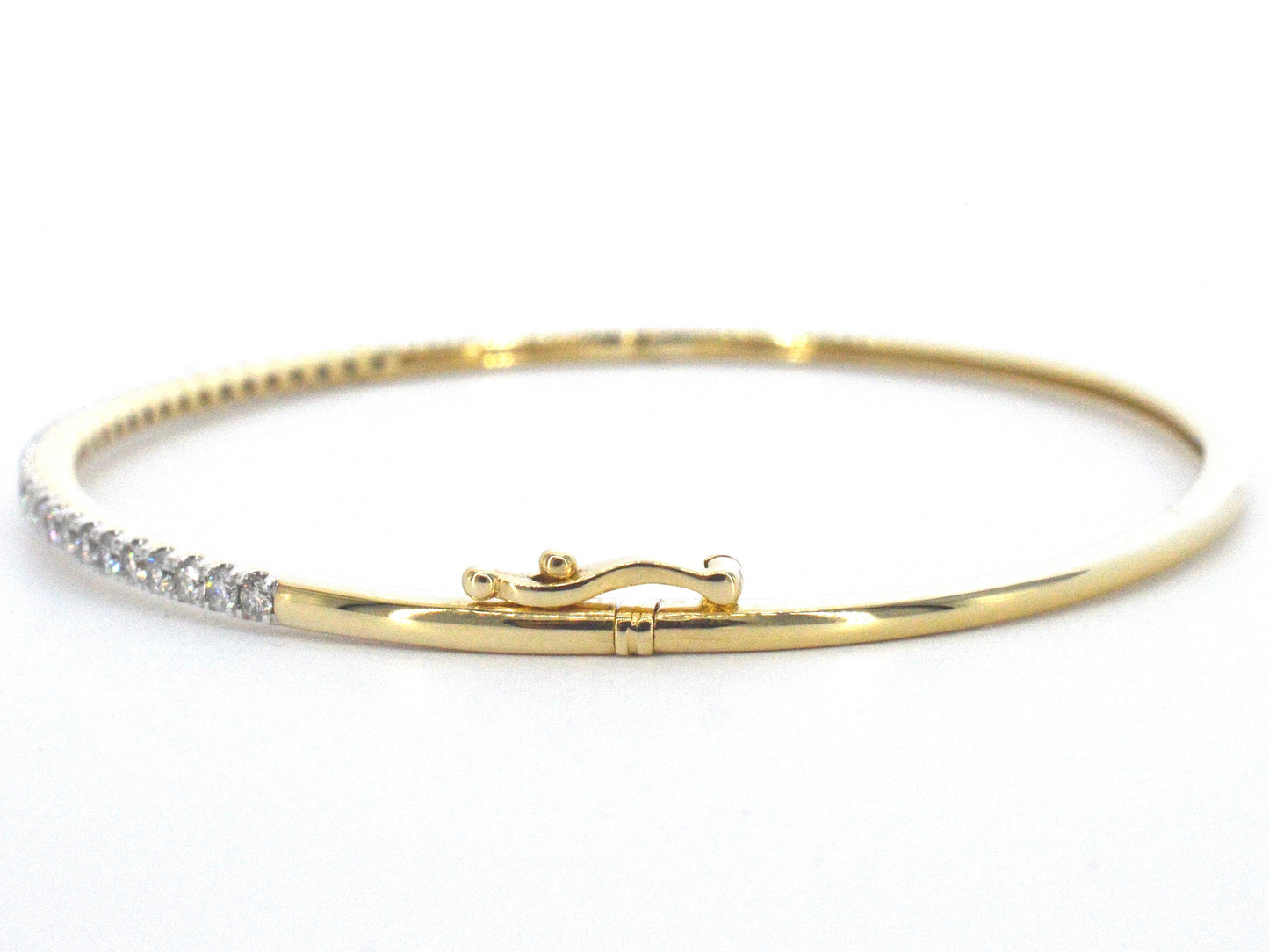 Gouden bangle armband met natuurlijke briljant geslepen diamanten
