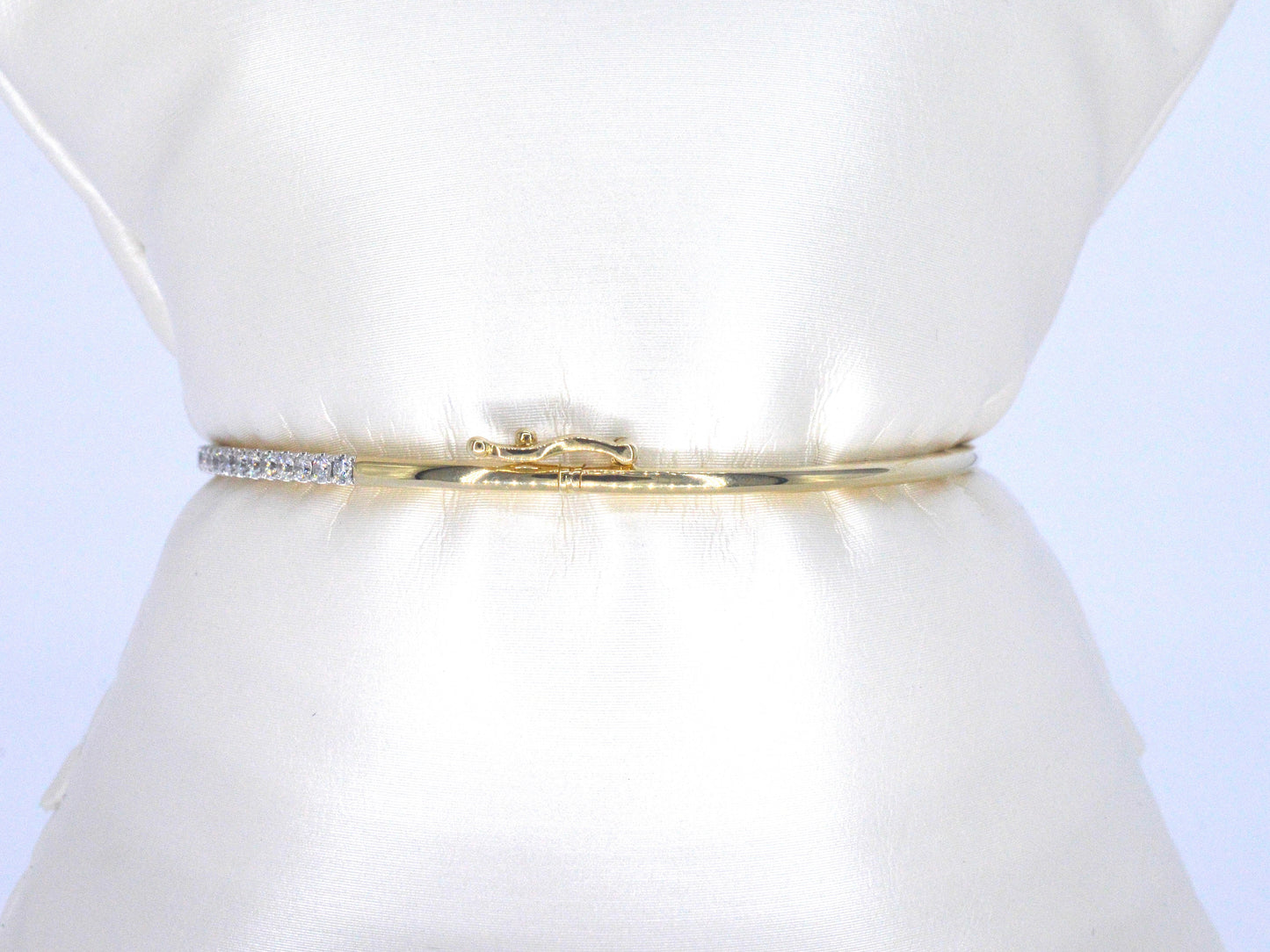 Gouden bangle armband met natuurlijke briljant geslepen diamanten