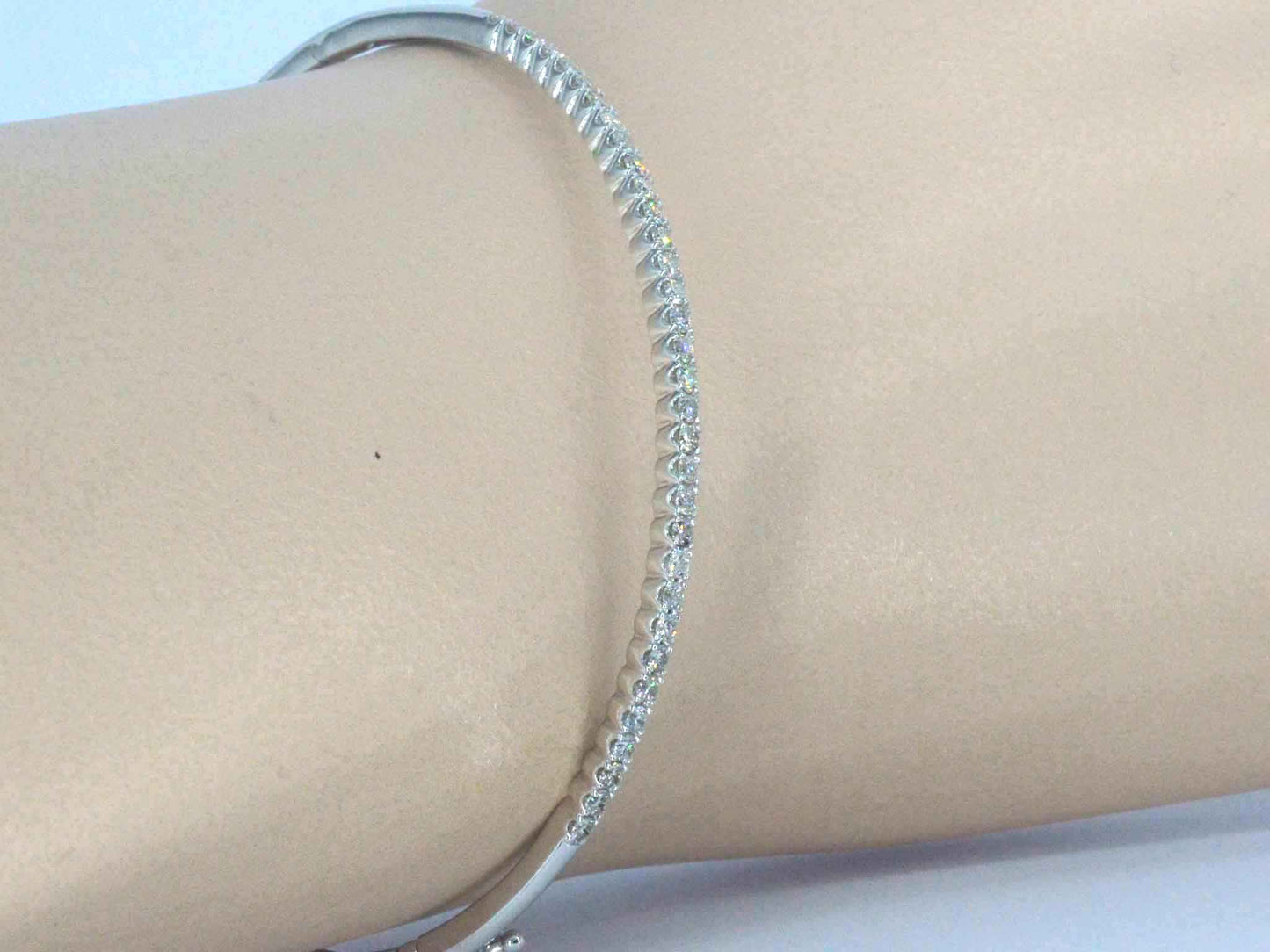 Witgouden bangle armband met natuurlijke briljant geslepen diamanten