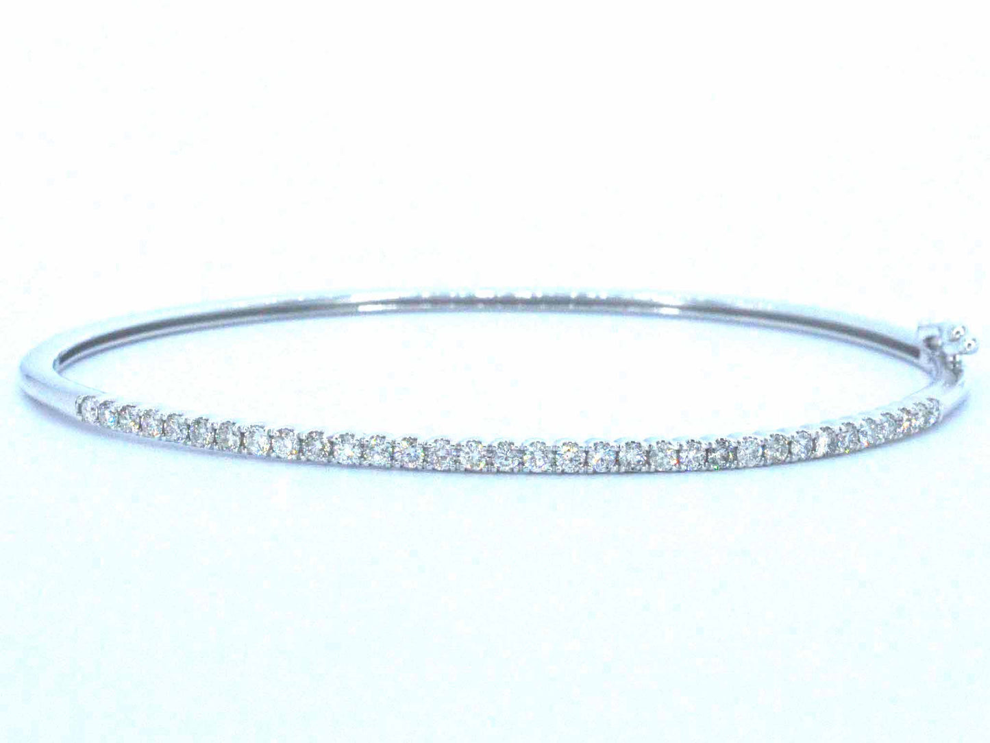 Witgouden bangle armband met natuurlijke briljant geslepen diamanten