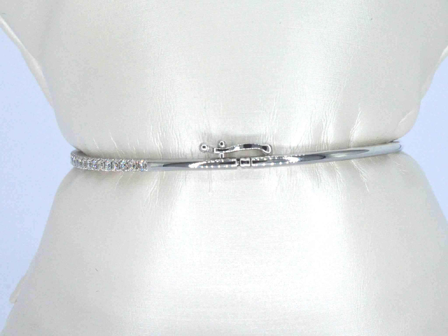 Witgouden bangle armband met natuurlijke briljant geslepen diamanten
