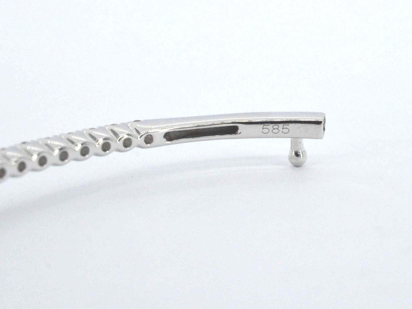 Witgouden bangle armband met natuurlijke briljant geslepen diamanten