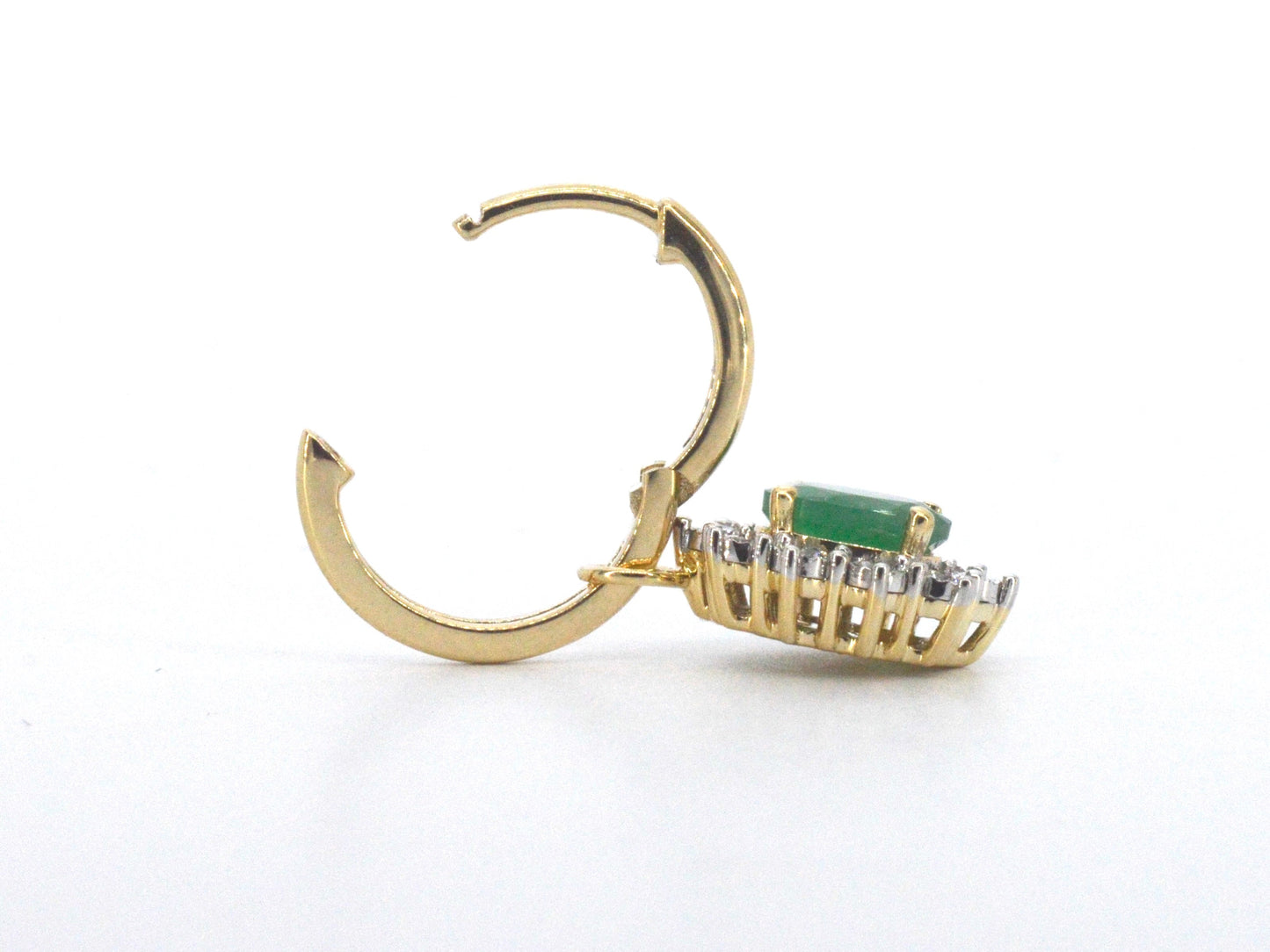 Gouden oorhangers met natuurlijke diamanten en smaragden